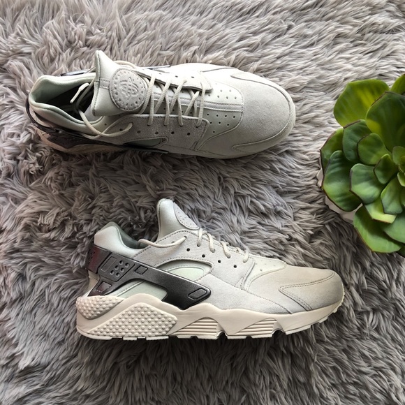 **SOLD** Nike Air Huarache Run Premium ☠️ - Picture 5 of 8